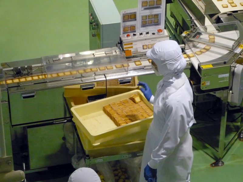 vente-GRIMAUD-min_japan_sapporo_chocolate_factory_label_packaging_cookie_machine_operator-961505